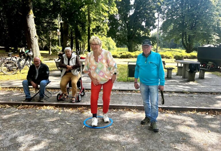 Die Kolpingsfamilie spielt begeistert Boule am Gradierwerk in Werne. Foto: privat