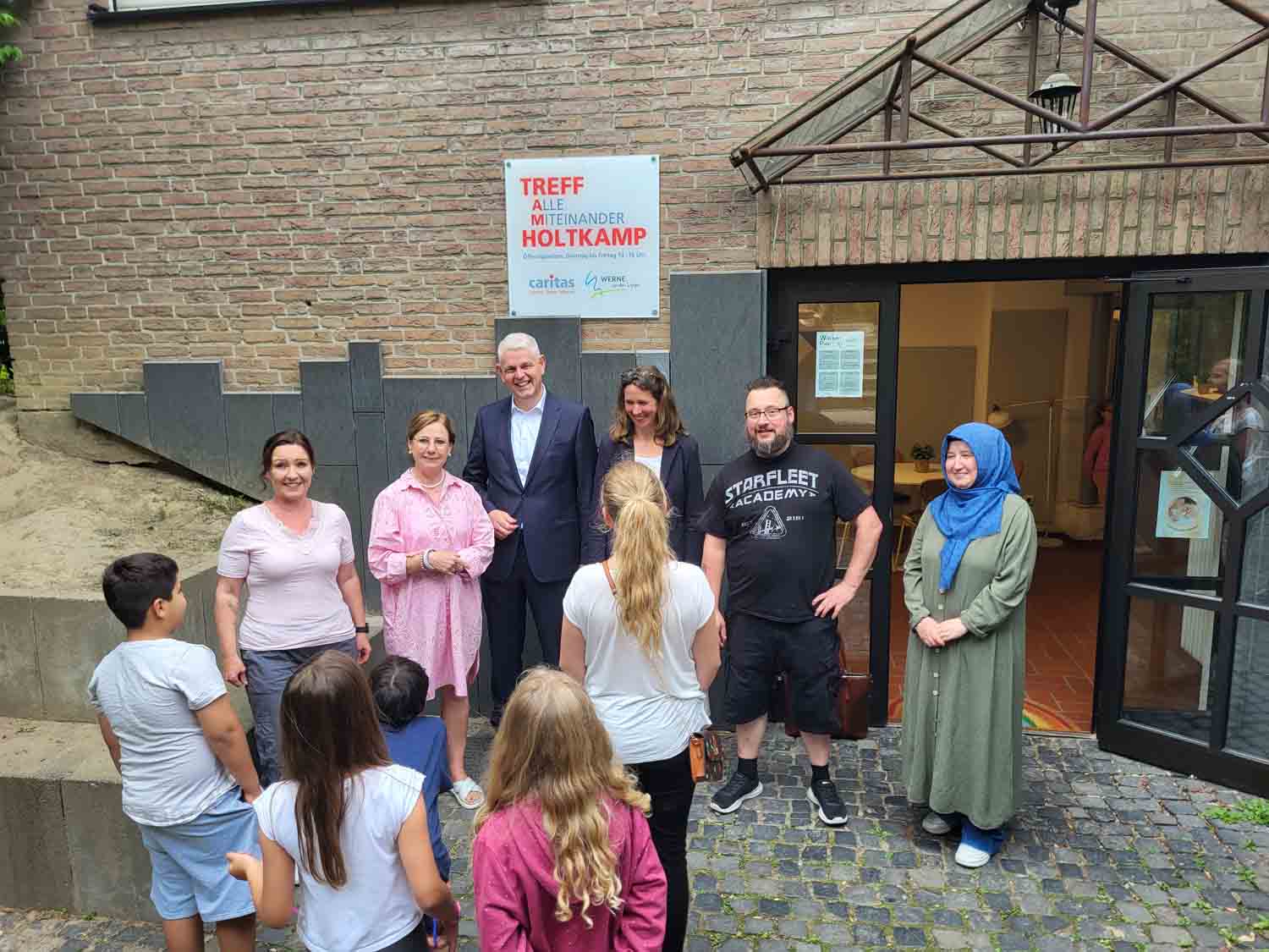 Die Verantwortlichen im Treff am Holtkamp freuen sich über die Unterstützung des Ehepaares Dammermann (mitte). Foto: Caritas