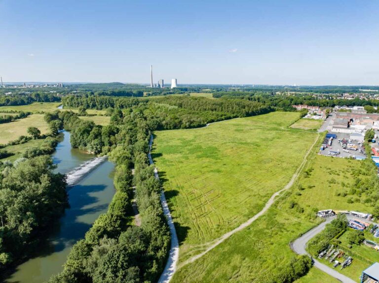Auf der ehemaligen Zechenbrache wird nach Angaben der Projektentwickler der größte Surfpark der Welt entstehen. Fotos: SW GmbH