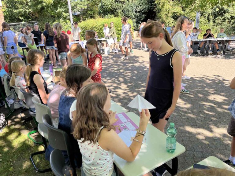 Die verschiedenen Bionik-Projekte wurden mit großer Begeisterung und Neugier in Angriff genommen und mit viel Engagement erfolgreich gelöst. Fotos: GSC