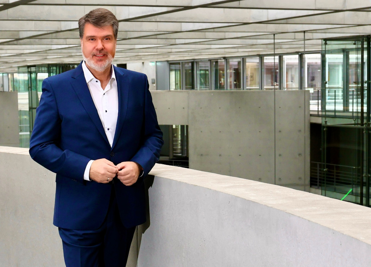MdB Michael Thews informiert über die Gesetzesänderung des Bundeskabinetts zum Thema Lachgas-Missbrauch. Foto: Büro Michael Thews