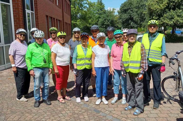 Heimatverein-Mitglieder radeln durch Horst und Barsen
