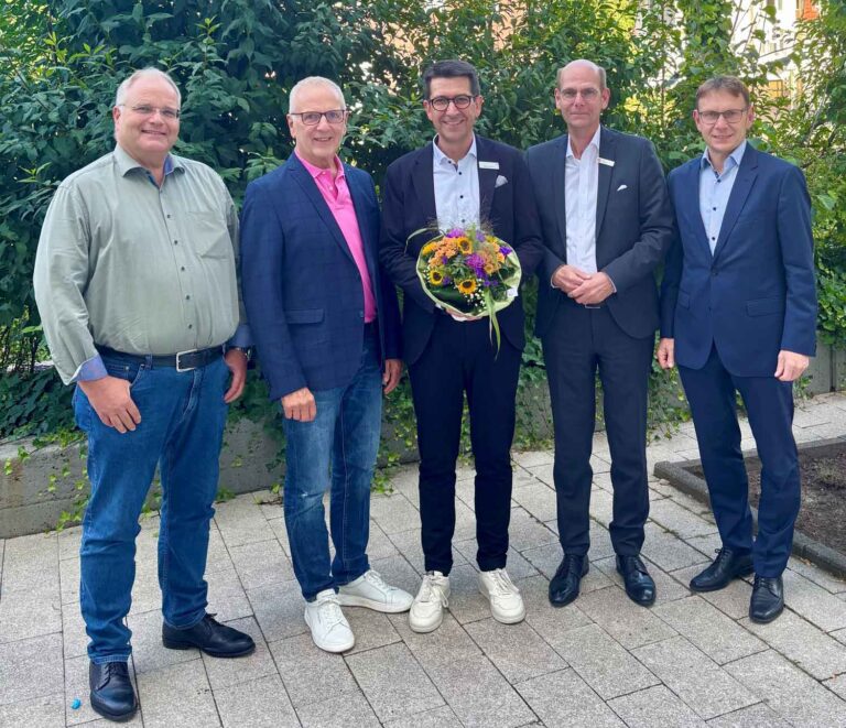Heiko Rautert (mitte) bleibt an der Spitze der Sparkasse an der Lippe. Foto: privat