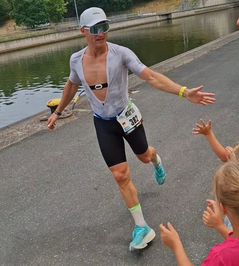 Martin Siemann, Triathlet der TV Werne Wasserfreunde, widmet den Erfolg seiner Ehefrau. Foto: privat