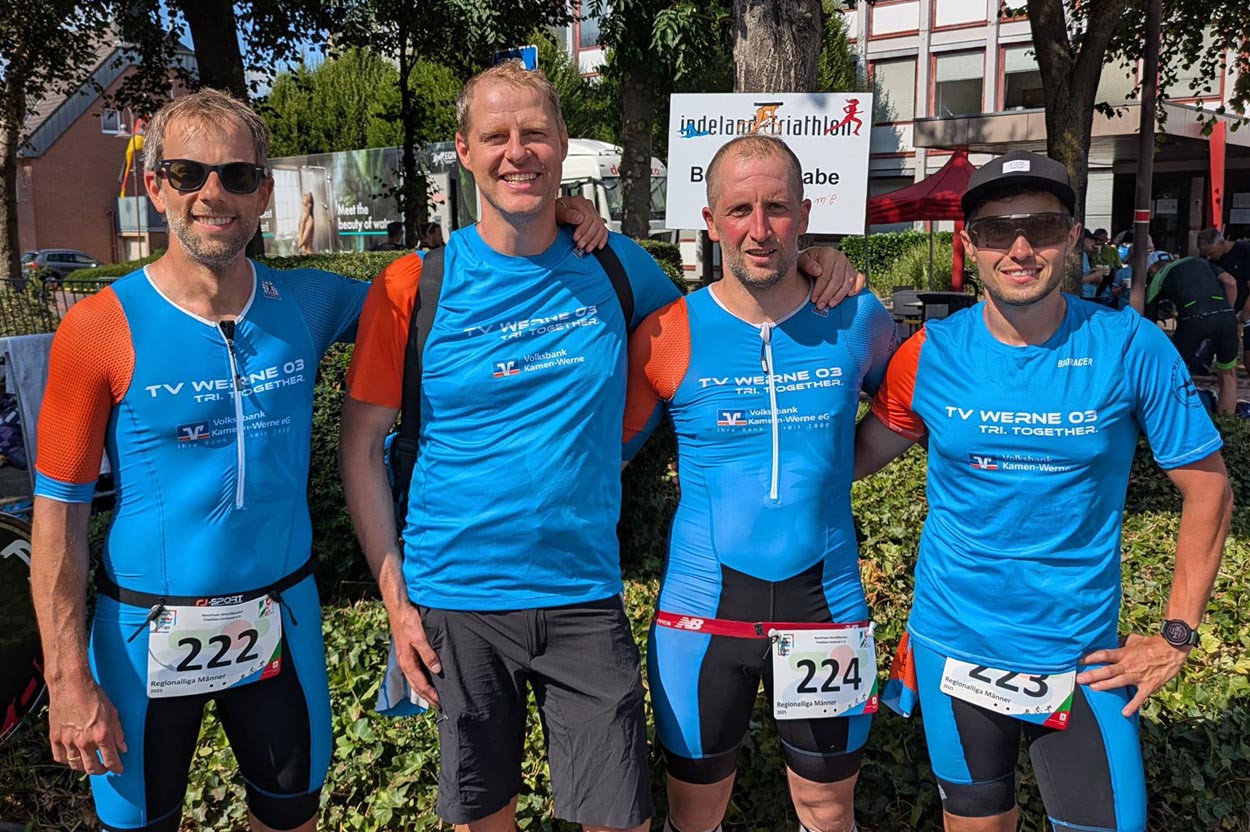 Die Triathleten Patrick Ziemba (von links), Stephan Rengelink, Thorsten Kräher und Alexander Schagowsky gingen bis an ihre Grenzen. Foto: Verein