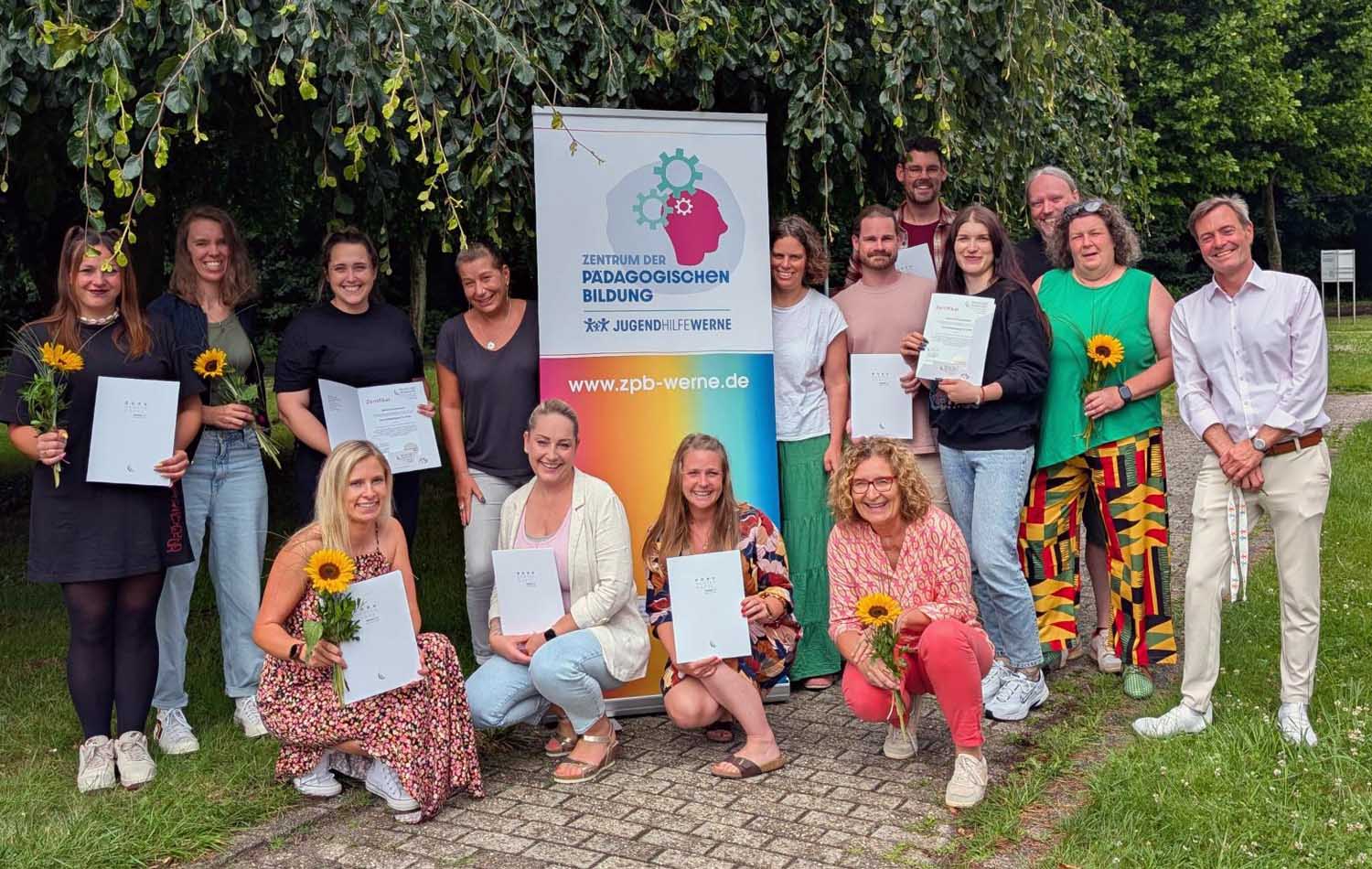 Teilnehmende und Vertreter/innen vom Leitungsteam der Jugendhilfe Werne und des ZPBs. Foto: privat