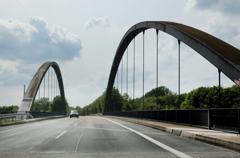 Arbeiten an Brücke über Datteln-Hamm-Kanal kurz vor dem Start