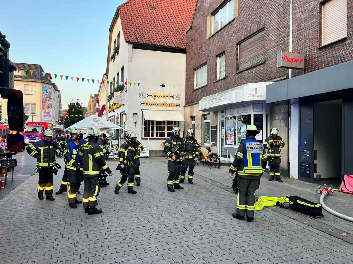 Ein Küchenbrand in der Steinstraße alarmierte die Feuerwehr Werne. Fotos: FFW