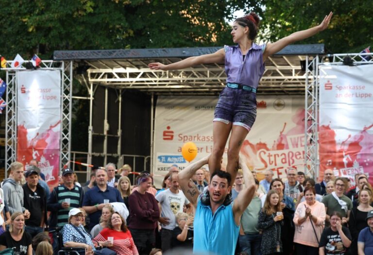 Trotz Regenschauern: StraßenFESTIVAL begeistert Menschen in der Innenstadt