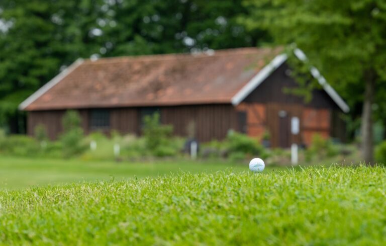 Der Golfclub Wasserschloss Westerwinkel feiert sein 30-jähriges Bestehen mit einer Erlebniswoche. Foto: Verein