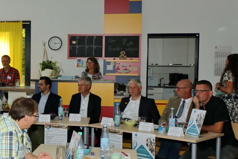 Lars Hübchen (v.l.), Benedikt Striepens, Christoph Dammermann, Volker Abdinghoff und Marc Sven Ueter wollen sich im Falle ihrer Wahl für die Behinderten und ihre Rechte einsetzen. Fotos: Steinmüller