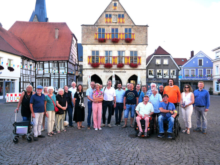 Beim zweiten Innenstadtspaziergang widmeten sich die Teilnehmenden dem Thema Stadtentwicklung. Fotos: Gaby Brüggemann