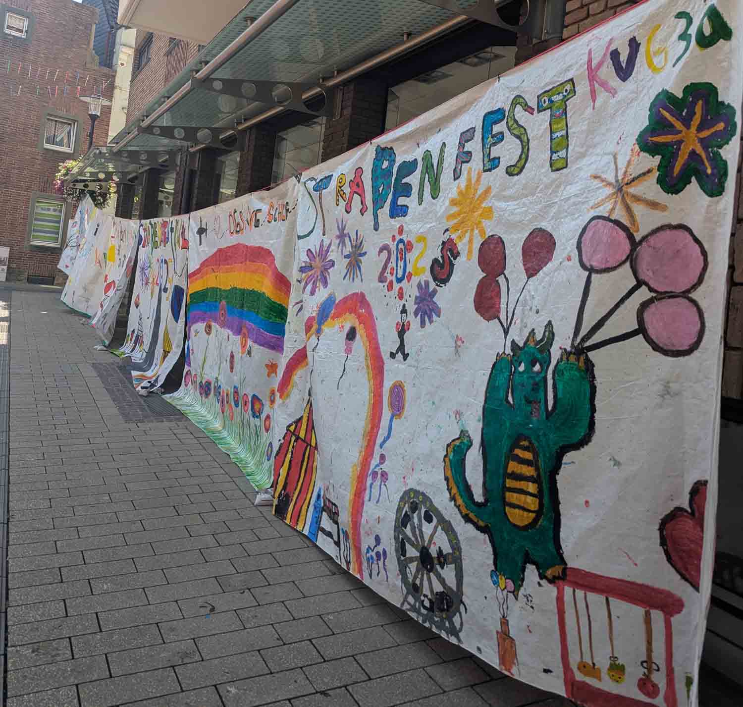 Fröhliche Vorboten des StraßenFESTVALs sind in der Stadt zu sehen. Verantwortlich dafür sind Schulklassen aus Werne. Fotos: Werne Marketing GmbH