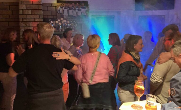 Der TC Blau-Weiß Werne schwingt das Tanzbein und feiert das 120-jährige Bestehen im Rahmen der „Blau-Weißen Nacht“. Foto: Verein