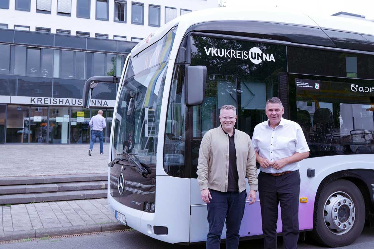 VKU-Geschäftsführer Mike-Sebastian Janke (links) und Landrat Mario Löhr freuen sich auf die Zusammenarbeit. Foto: Katharina Thrun - VBU
