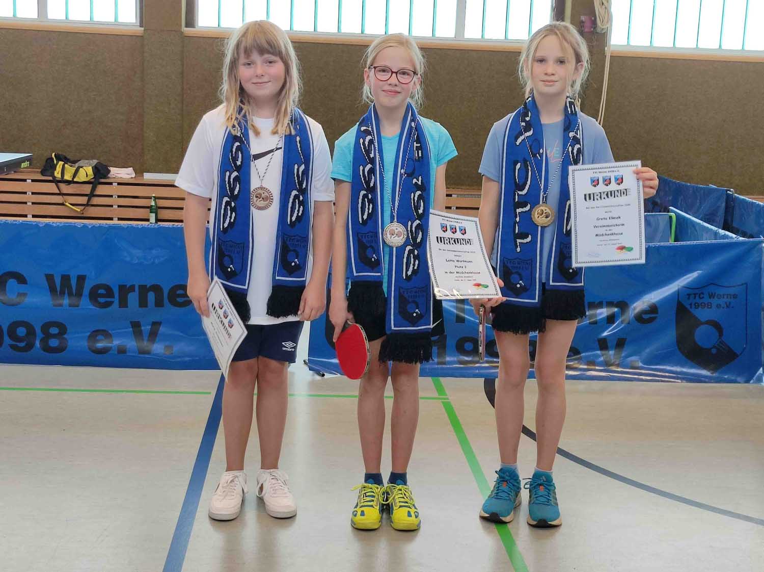 Die Teilnehmerinnen der Mädchen-Klasse (von links): Marie Schminnes (Platz 3), Lotta Wortmann (Platz 2) und Greta Klimek (Vereinsmeisterin). Fotos: Verein