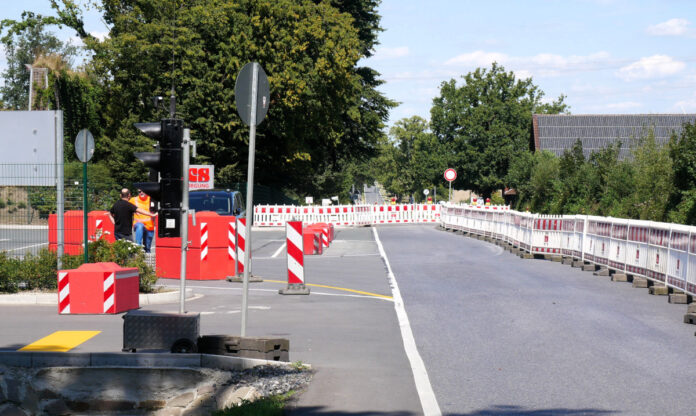 Für Pkw und Radfahrer ist auf der Capeller Straße ab Ronnenheideweg kein Durchkommen. Lediglich Lkw zu den anliegenden Firmen können passieren. Fotos: Gaby Brüggemann