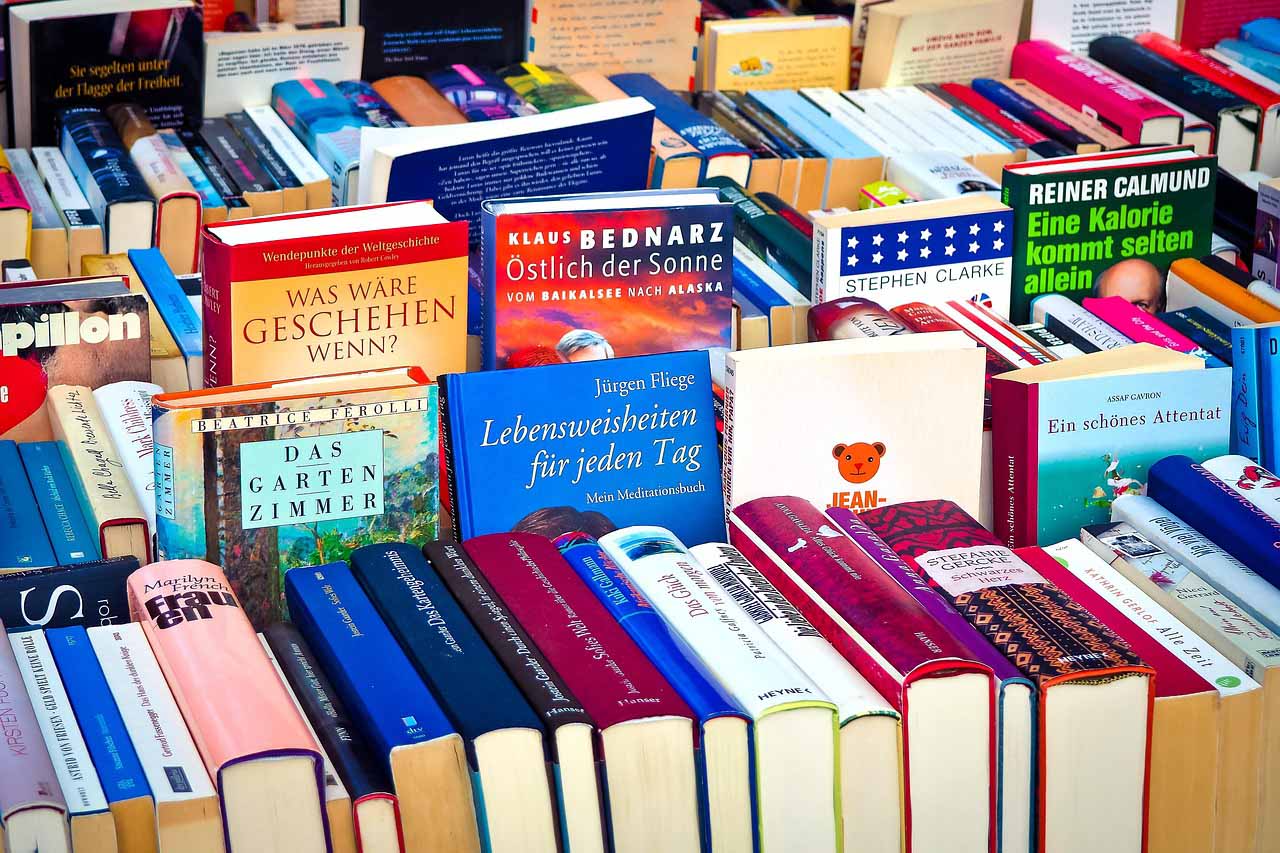Bücher und anderen Trödel gibt es beim Flohmarkt in der Siedlung Beckingsbusch. Symbolbild: pixabay