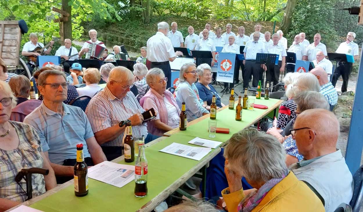 Einen Grillnachmittag mit Gesangseinlage hatte der VdK OV Werne in der Freilichtbühne organisiert. Foto: VdK