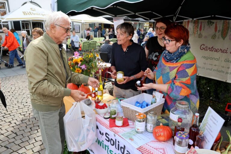 Bunt und kreativ: Bauernmarkt punktet mit Vielseitigkeit