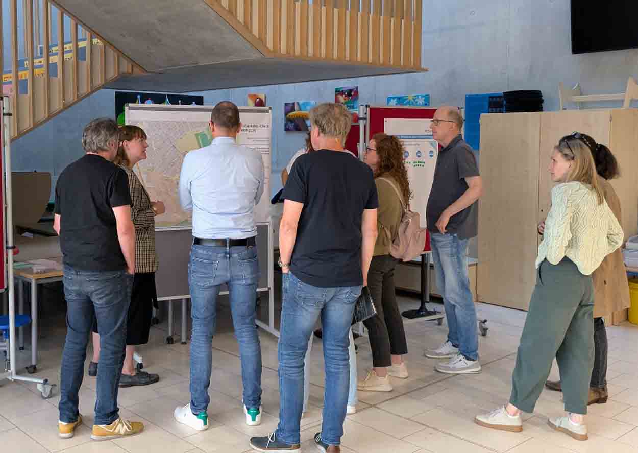 Im Mittelpunkt des Workshops, durch den Neele Ashölter führte, stand die gemeinsame Diskussion von Problemstellen im Fußverkehr. Fotos: Stadt Werne