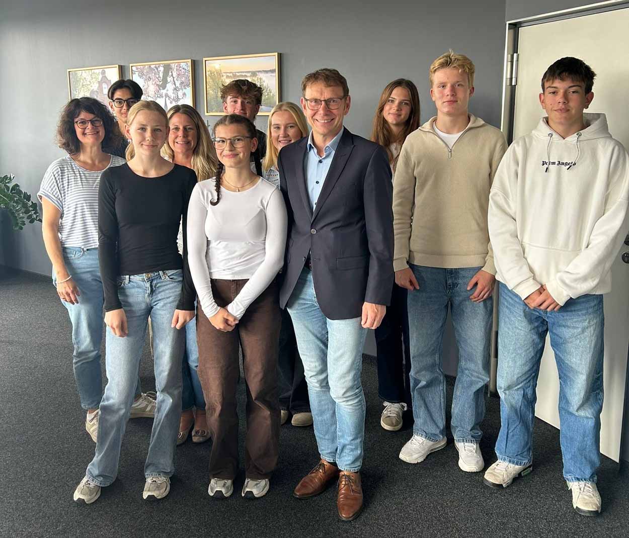 Bürgermeister Lothar Christ empfing die AFG-Jugendlichen, die im letzten Schuljahr ein Auslandspraktikum absolviert haben. Foto: Viefhues
