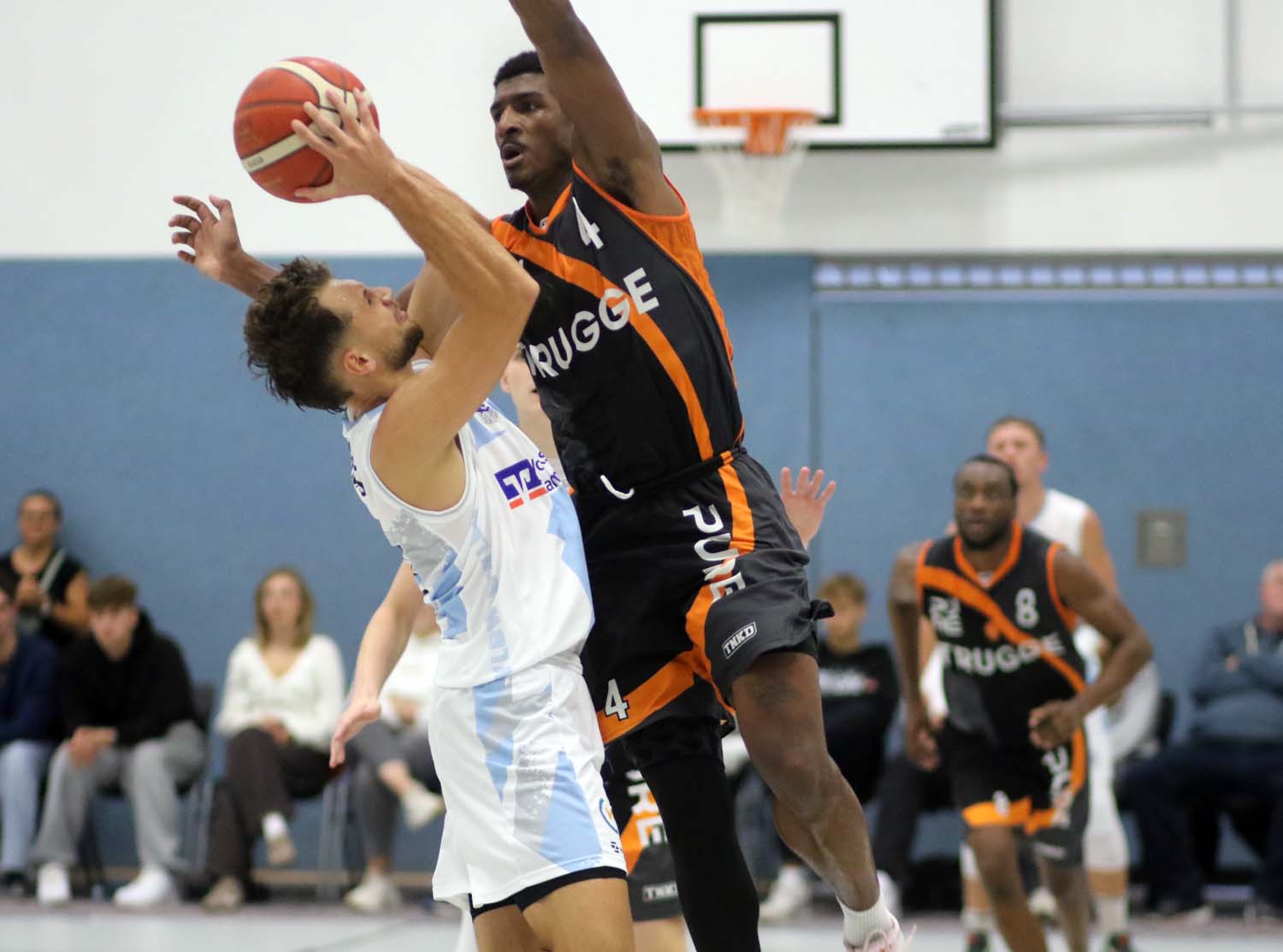 Die LippeBaskets, hier mit Felix Blome, feierten den ersten Sieg in der 1. Regionalliga. Fotos: Wagner