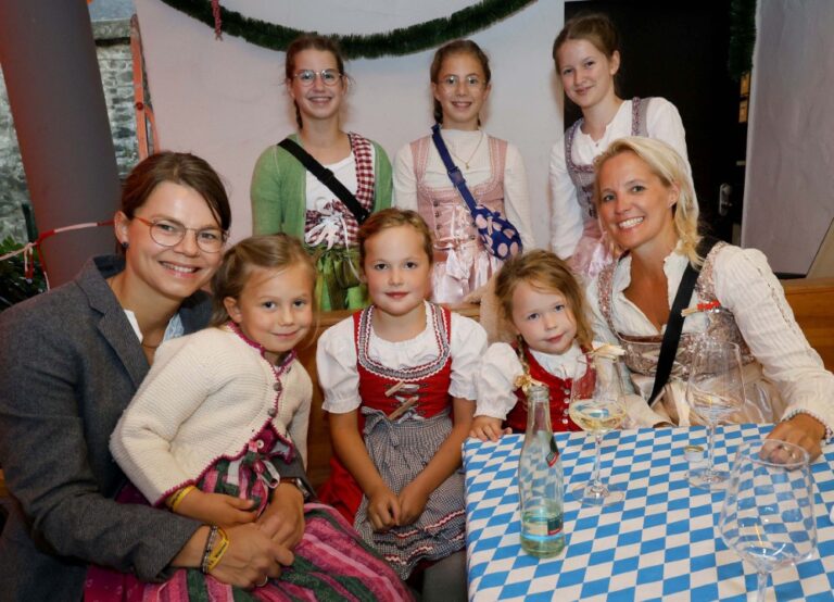 Gelungener Auftakt: Zehntes Oktoberfest im Klostergarten ist gestartet