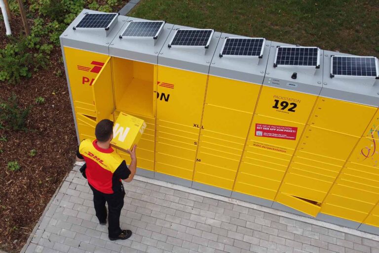 Eine Solar-Packstation hat DHL nun auch in Werne eröffnet. Symbolbild: DHL Group