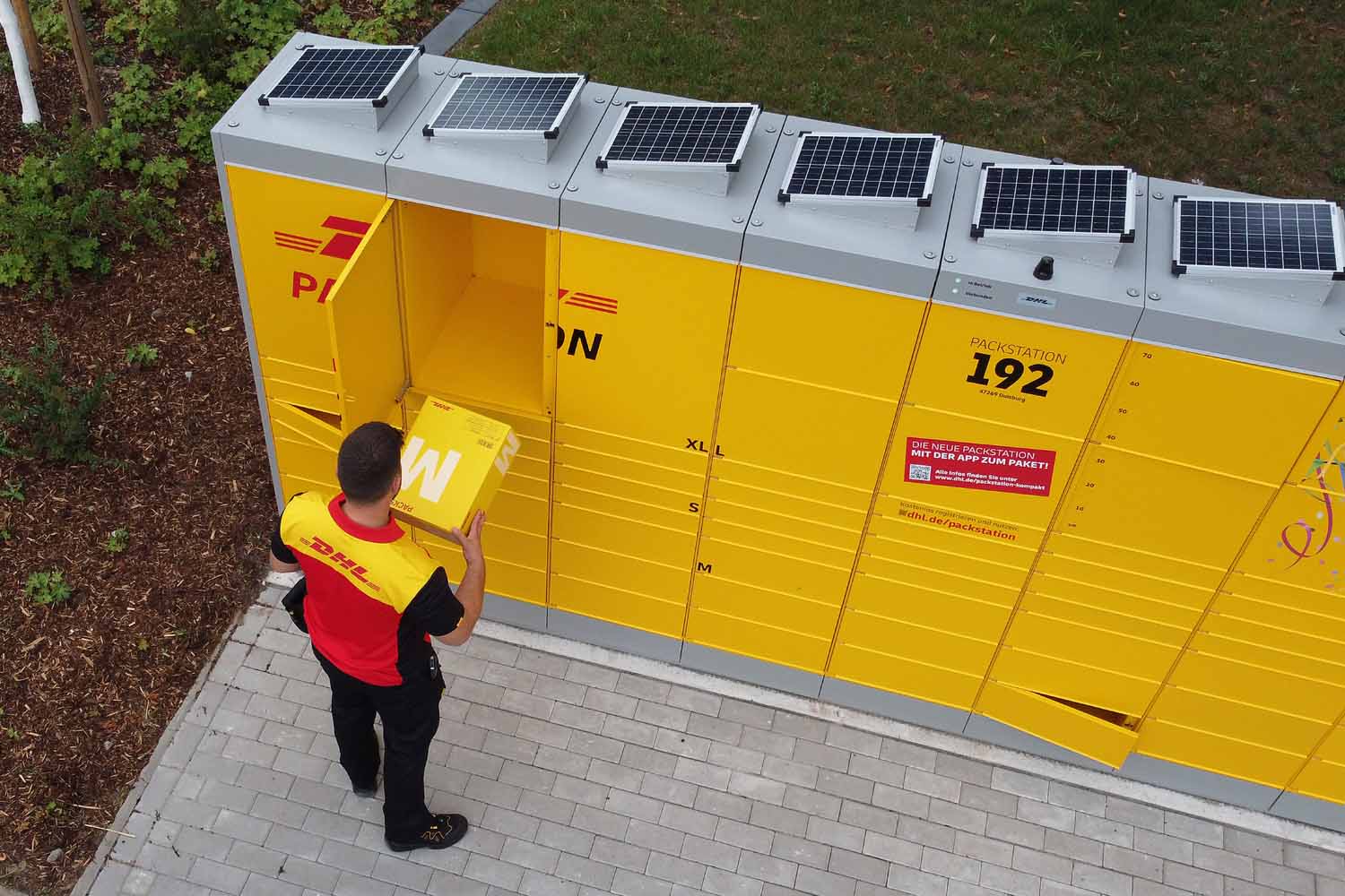 Eine Solar-Packstation hat DHL nun auch in Werne eröffnet. Symbolbild: DHL Group