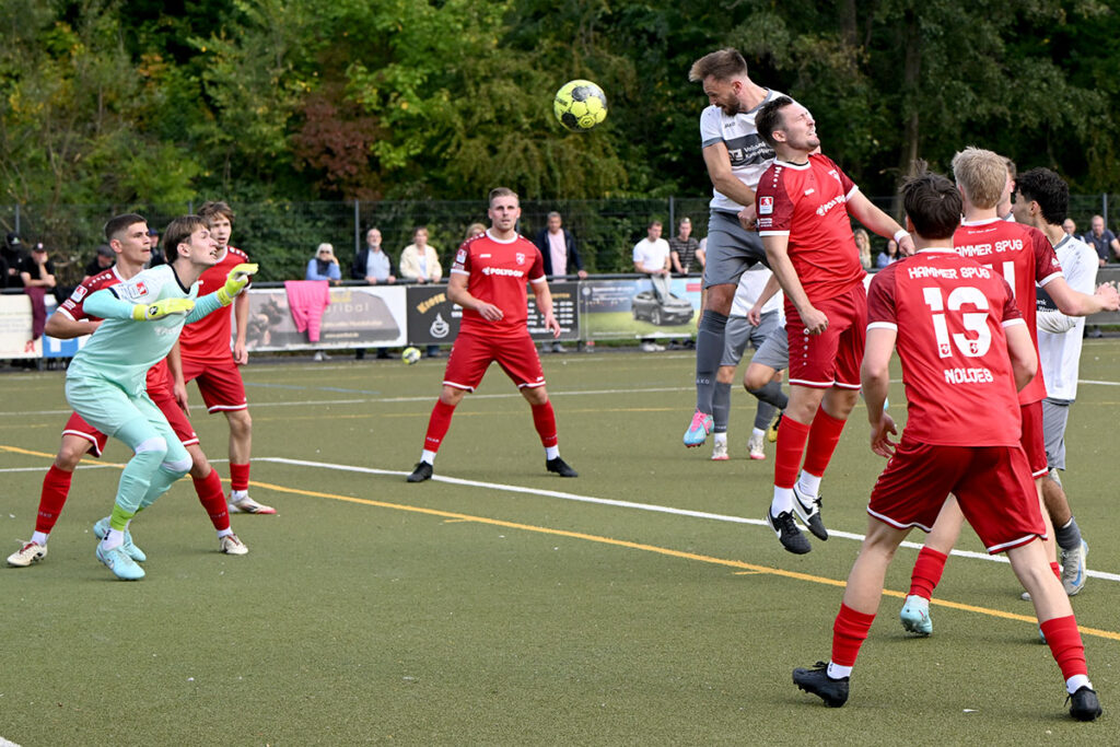 Nach einem Eckball von Leo Becker köpft Jannik Prinz zum 1:1-Ausgleich ein. Foto: MSW