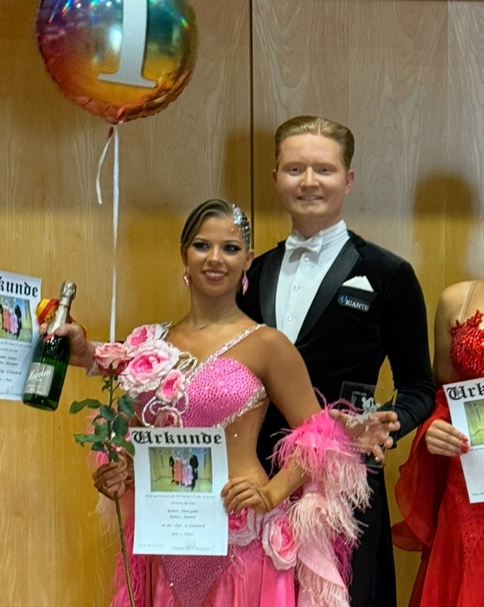 Maryam und Jannis Reher überzeugten auch im heimischen Kolpingsaal und streben die Teilnahme an den Deutschen Meisterschaften 2026 an. Foto: Verein