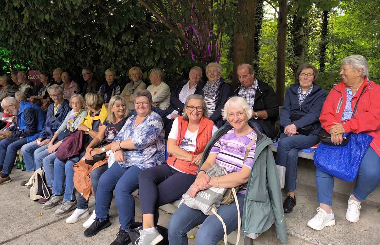 Gut unterhalten fühlte sich die VdK-Gruppe in der Freilichtbühne. Foto: privat