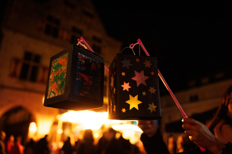 Im Rahmen des Martinsmarktes findet auch wieder ein Laternenumzug durch die Innenstadt statt. Foto: Joris Wagner/Werne Marketing