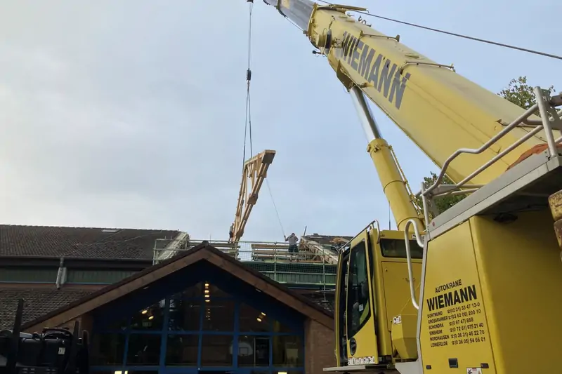 Die Arbeiten an der Ballspielhalle schreiten laut Stadt Werne voran. Bis zur Wiedereröffnung müssen sich Schul- und Vereinssport aber noch rund drei Wochen gedulden. Foto: Stadt Werne