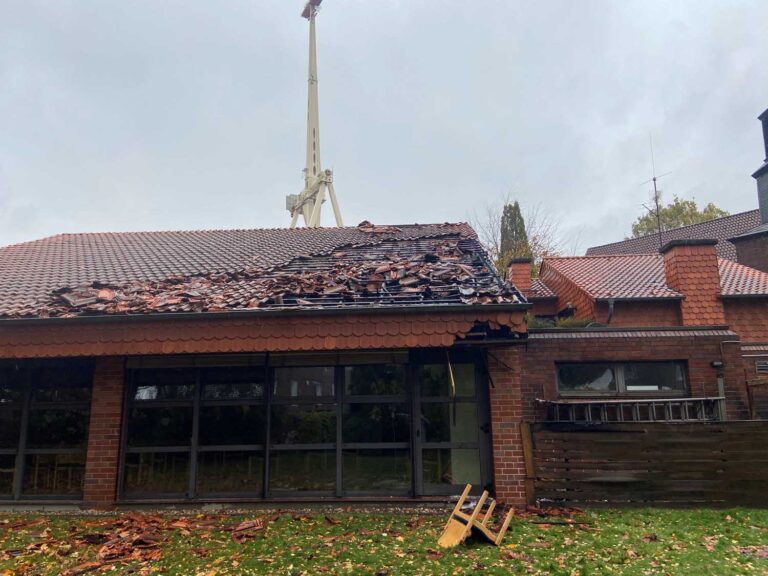 Ein Feuer griff auf den Dachstuhl des Martin-Luther-Gemeindezentrums über. Foto: Ev. Gemeinde