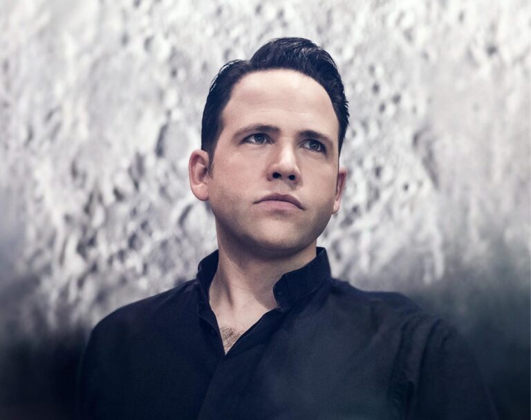 Klassische Gruselgeschichten, meisterliche Erzählkunst und unheimlich gute Musik sogren für Kopfkino im Musiksalon TimOrfej und Margarita. Zu Gast ist Christoph Tiemann. Foto: Christoph Steinweg