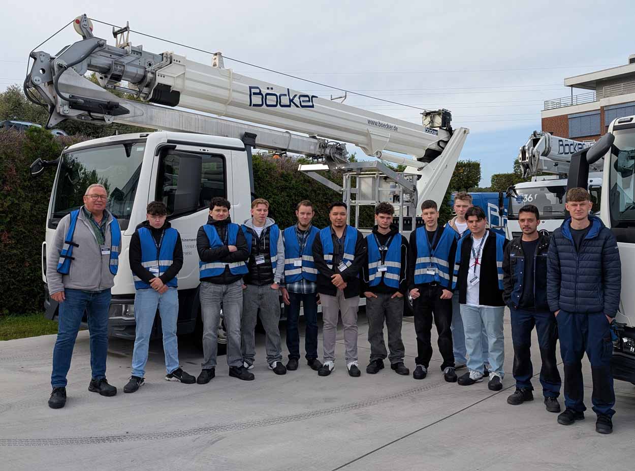 Schüler des Freiherr-vom-Stein-Berufskolleg besuchten die Böcker Maschinenwerke. Foto: Schule