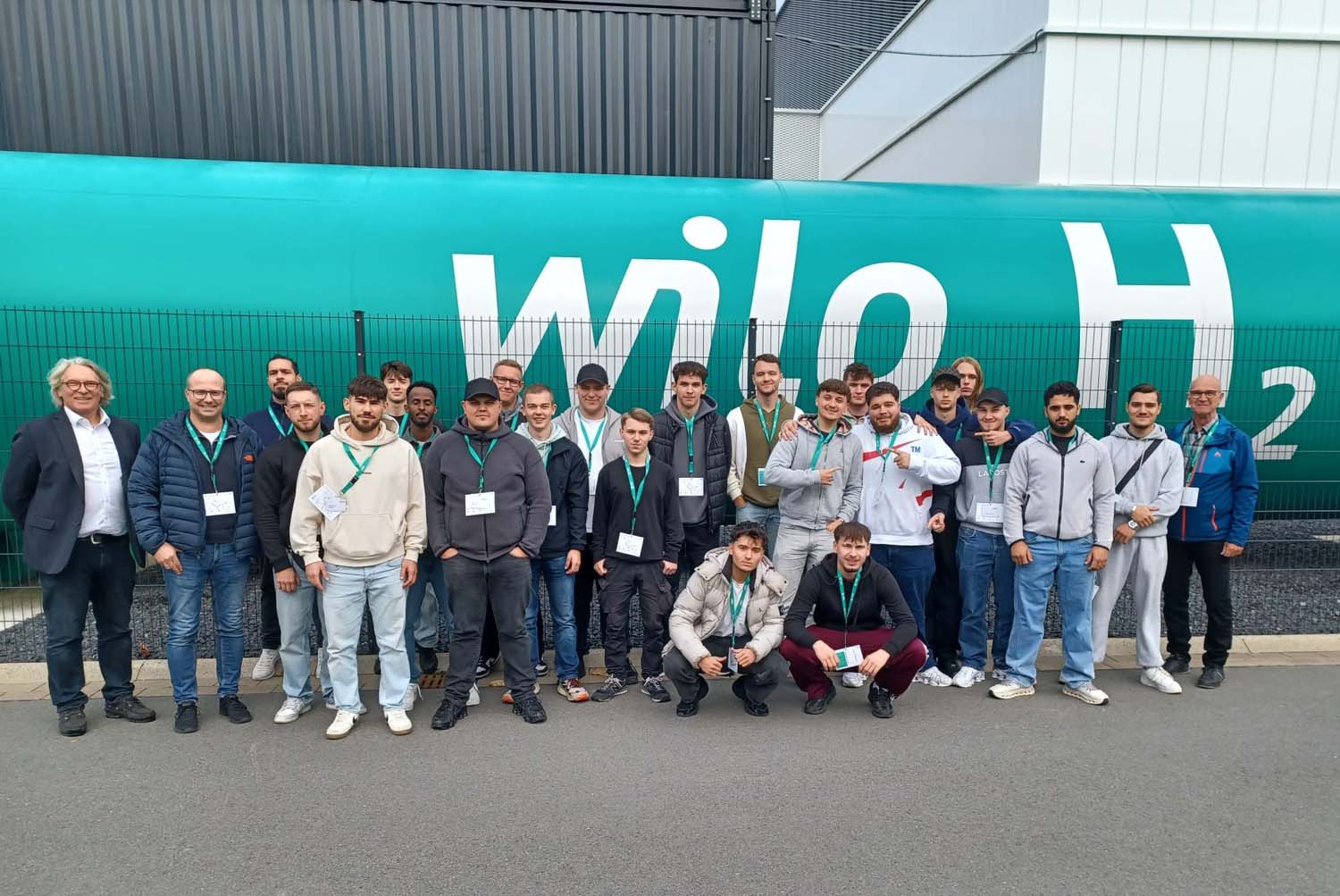 Auf den Gebäuden der Firma Wilo sind über 9.000 Photovoltaikmodule installiert. Überschüssiger Strom wird in Form von Wasserstoff gespeichert. Foto: BK