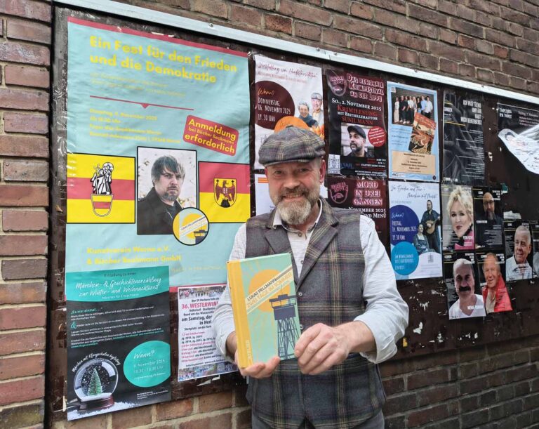 Buchhändler Hubertus Waterhues hatte die Idee für einen Festakt, der an Achtung und Akzeptanz von Mitmenschen erinnern soll. Foto: Johanna Glowacki