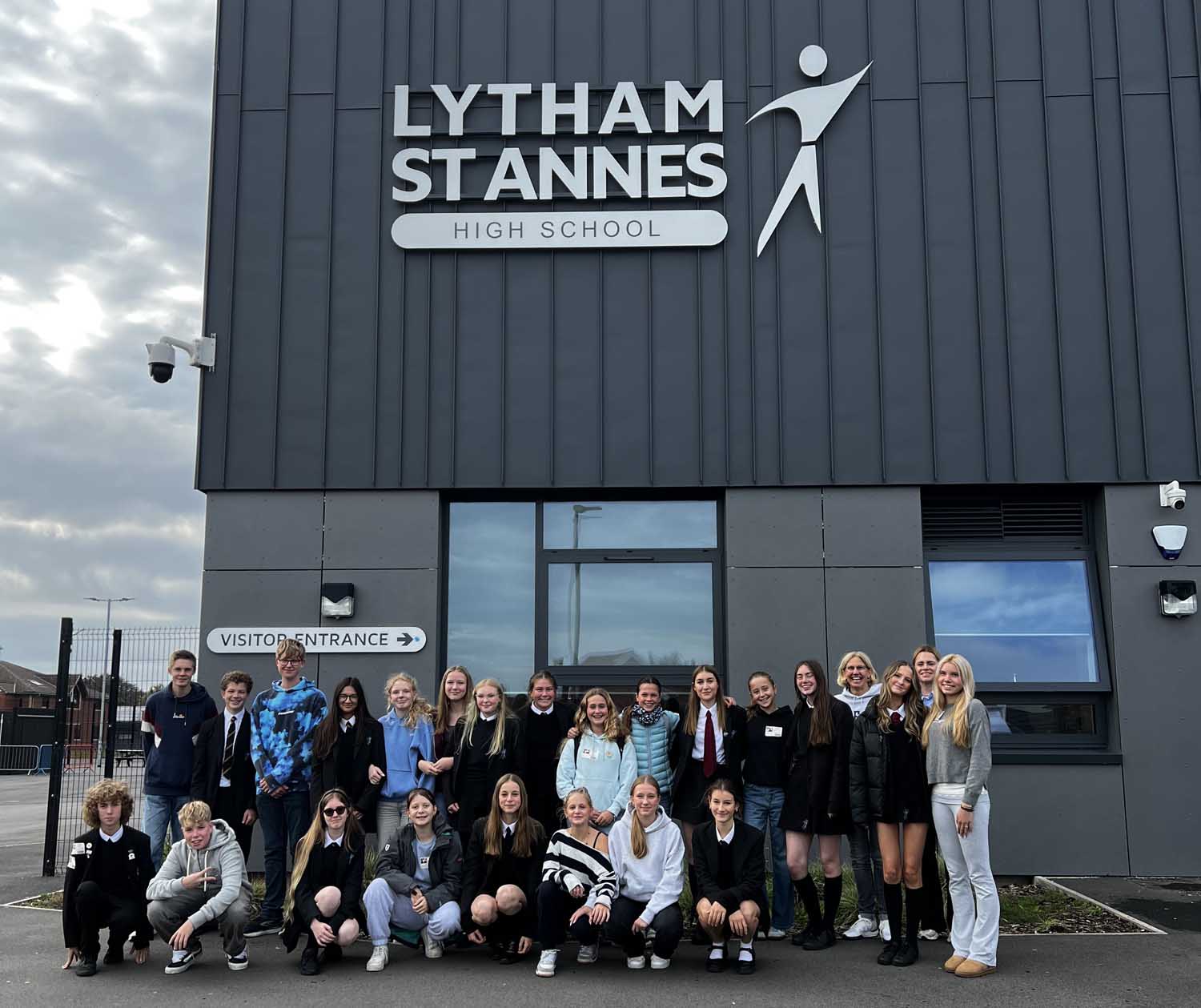 Jugendliche des Gymnasiums St. Christophorus waren in England zum Schüleraustausch zu Gast. Fotos: privat