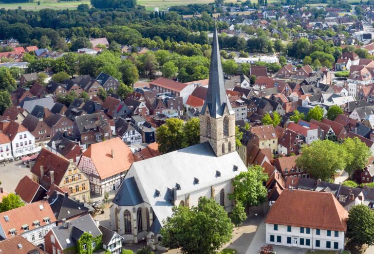 In der Katholischen Kirchengemeinde stehen Wahlen zum Pfarreirat und Kirchenvorstand an. Archivfoto: Kreativshooting / T. Schütte