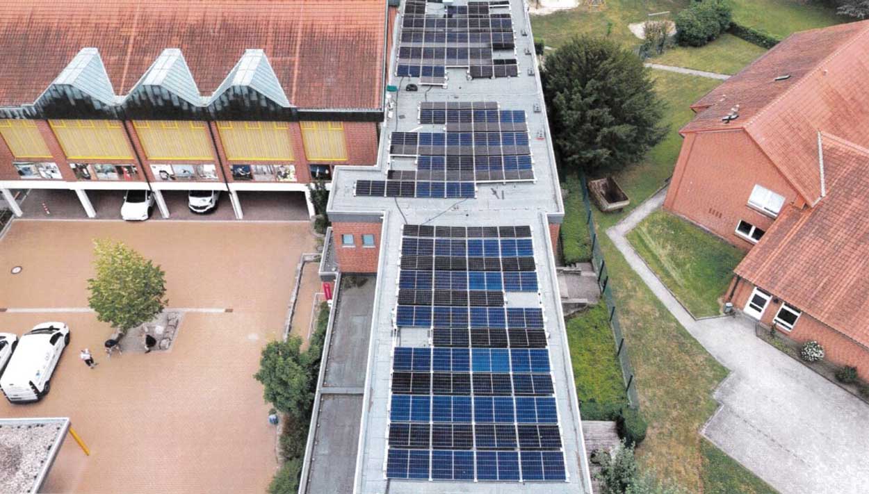 Die Photovoltaikanlage auf dem Dach des Pestalozzihauses in Bergkamen. Foto: privat