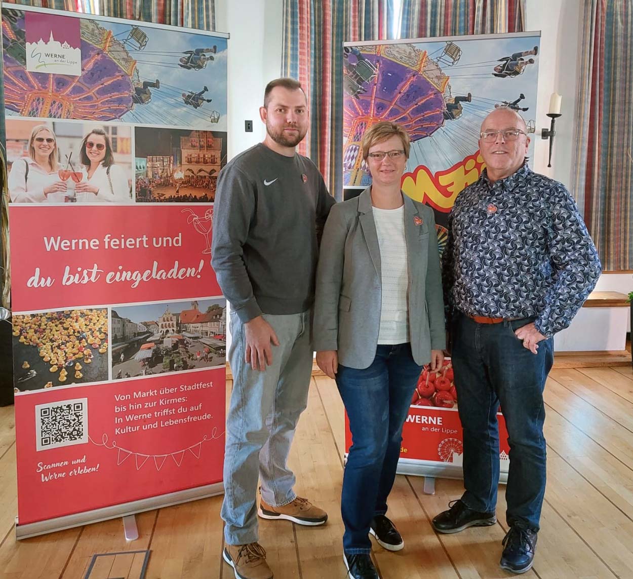 Rudolf Meisner (links) ist der neue Marktmeister. Unterstützt wird er von einem seiner Vorgänger, Jürgen Menke, sowie Ordnungsamtsleiterin Petra Jäger. Foto: Gaby Brüggemann