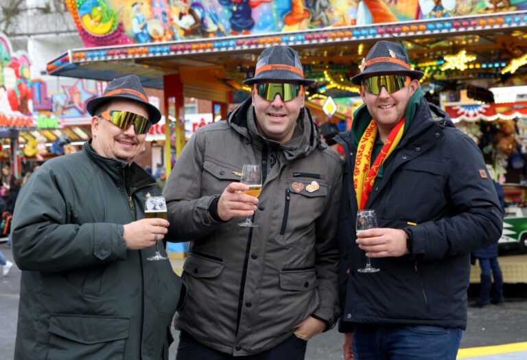 Regen schreckt kaum ab: Sim-Jü-Sonntag in Werne