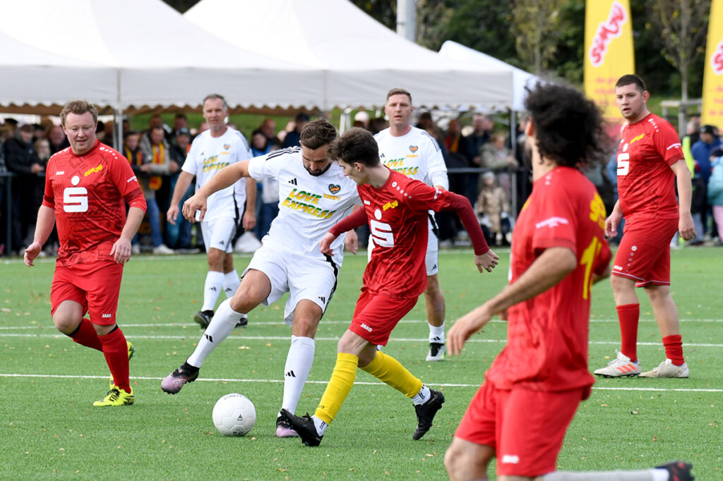 3:3 trennten sich die Werner Allstars und das Schausteller-Team.