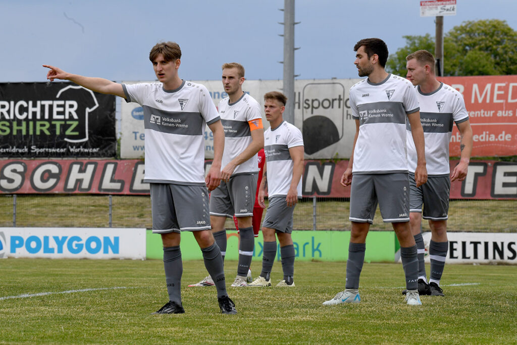 War die Abwehr des Werner SC gegen Telgte in der ersten Halbzeit gelegentlich unsortiert, so spielte sie im zweiten Durchgang kompakt und konzentriert: (v.l.) Lukas Nattler, Nico Holtmann, Marvin Stöver, Leon Becker und Finn Drücker. Archivfoto: MSW