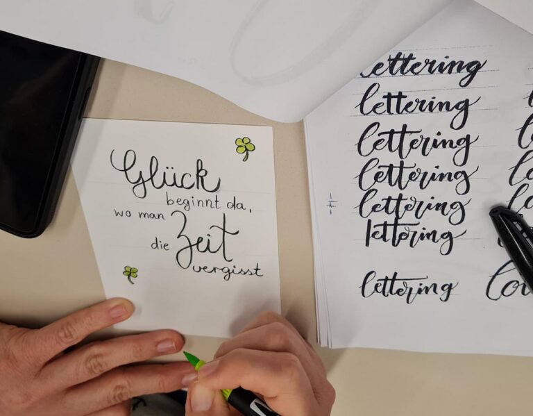 Die VHS Werne bietet einen Workshop zum Thema "Handlettering" an. Foto: Heike Brömmelhaus