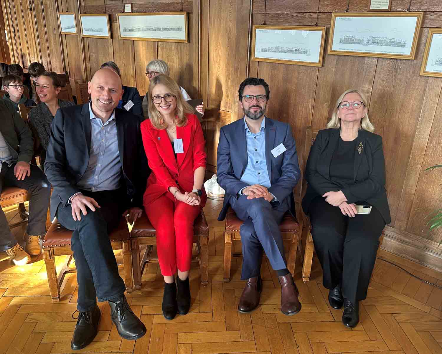 Bekräftigten die Partnerschaft ihrer Städte (von links): Antony Gautier, Hanna Szynkaruk, Lars Hübchen und Nora Görke. Foto: Viefhues