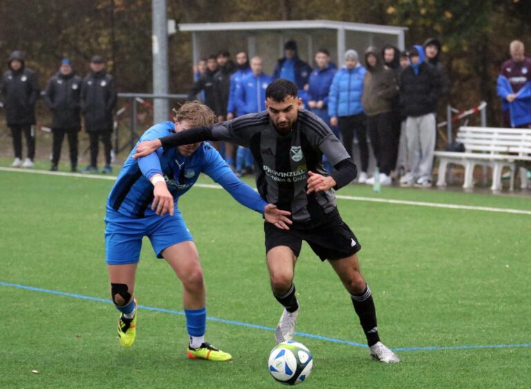 Ohne Durchschlagskraft präsentierten sich Samet Sahin und sein Team im Heimspiel gegen Rhynern II. Fotos: Wagner